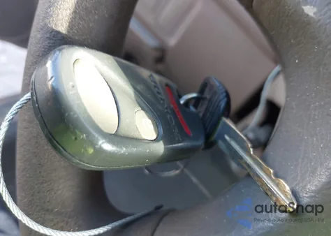 1999 Honda Civic Value Package из США, поврежденный, VIN 2HGEJ6618XH519357